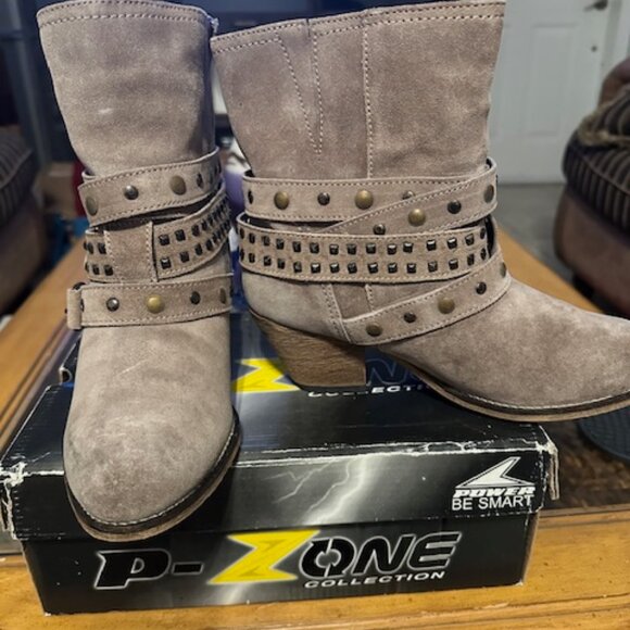 boots - Picture 1 of 4